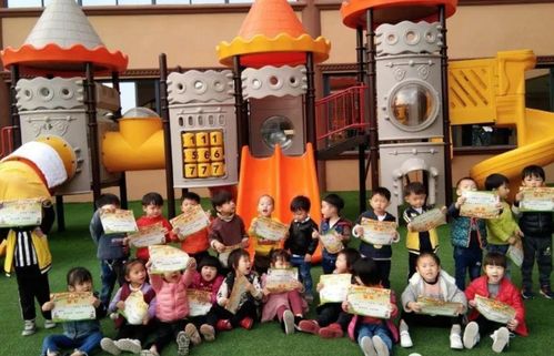 宝妈群能有多爱攀比 上高档幼儿园 用高档产品,结果带娃租房住
