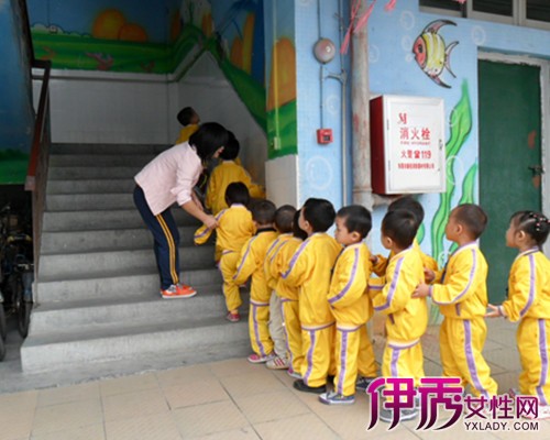 【幼儿园排队口令】【图】幼儿园排队口令是什么 带你了解幼儿园常规训练的口令(2)_伊秀亲子|yxlady.com