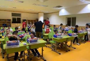 瓦力工厂走进 海外 幼儿园,为孩子普及少儿编程知识