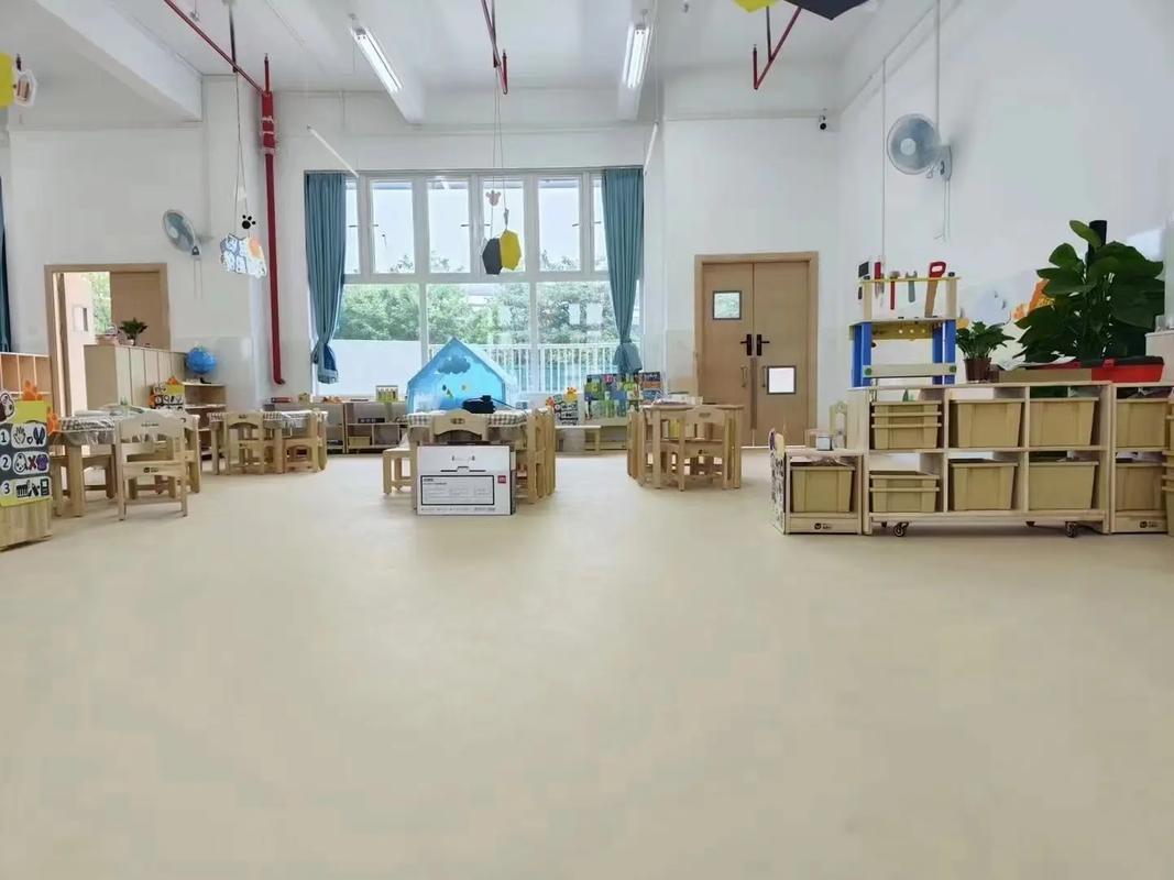 幼儿园塑胶地板源头工厂,精益求精,满意服务,拥有市场同一产品