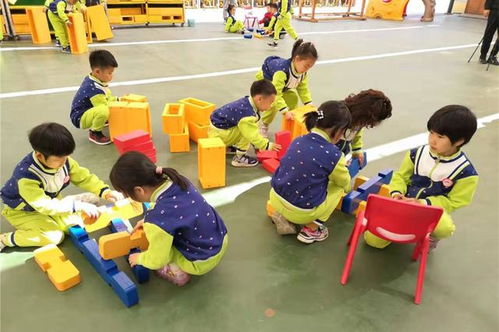 在幼儿园里造了一所 公园 ,这群孩子真牛